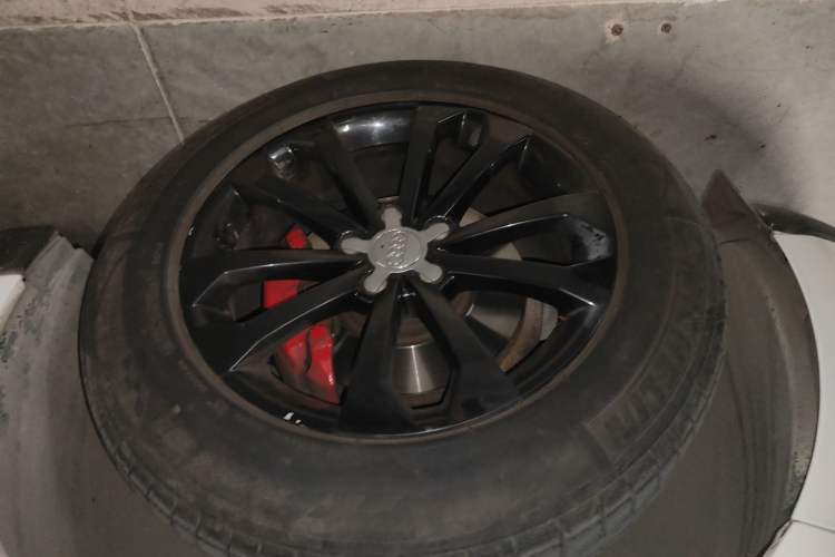 Used Audi Q5 2013 40 TFSI Technology Edition Right Front Wheel Hub