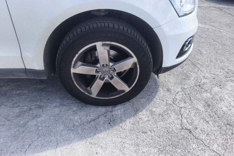 Used Audi Q5 2013 40 TFSI Comfort Edition Right Front Wheel Hub