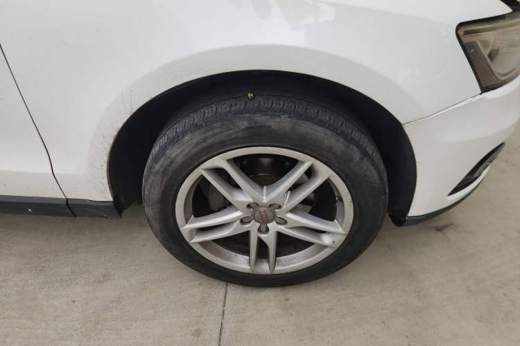 Used Audi Q5 2013 40 TFSI Technology Edition Right Front Wheel Hub