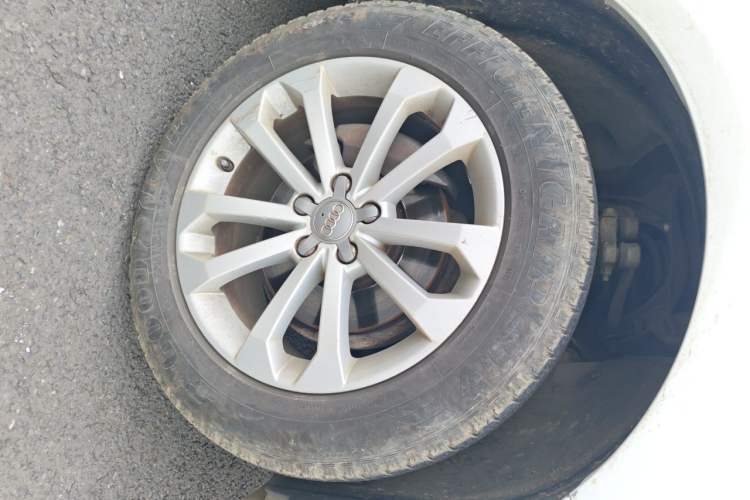 Used Audi Q5 2013 40 TFSI Technology Edition Right Front Wheel Hub