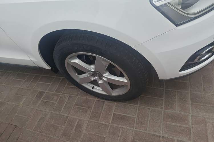 Used Audi Q5 2013 40 TFSI Comfort Edition Right Front Wheel Hub