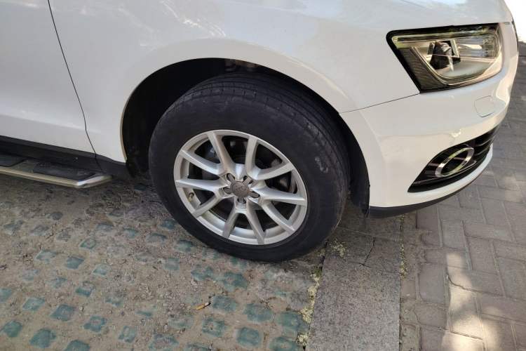 Used Audi Q5 2013 40 TFSI Ambition Right Front Wheel Hub