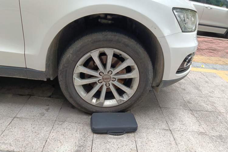 Used Audi Q5 2013 40 TFSI Technology Edition Right Front Wheel Hub