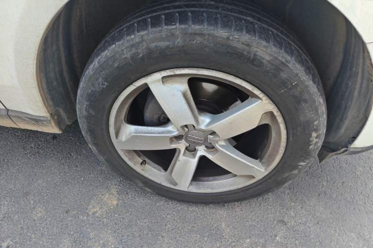 Used Audi Q5 2013 40 TFSI Comfort Edition Right Front Wheel Hub