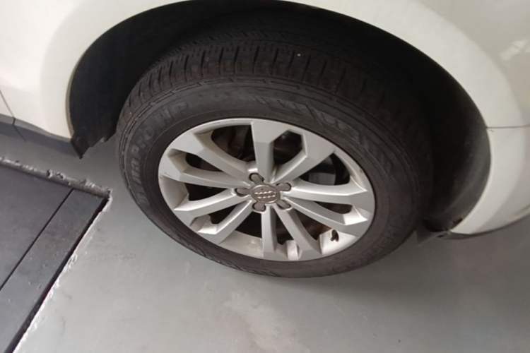 Used Audi Q5 2013 40 TFSI Technology Edition Right Front Wheel Hub