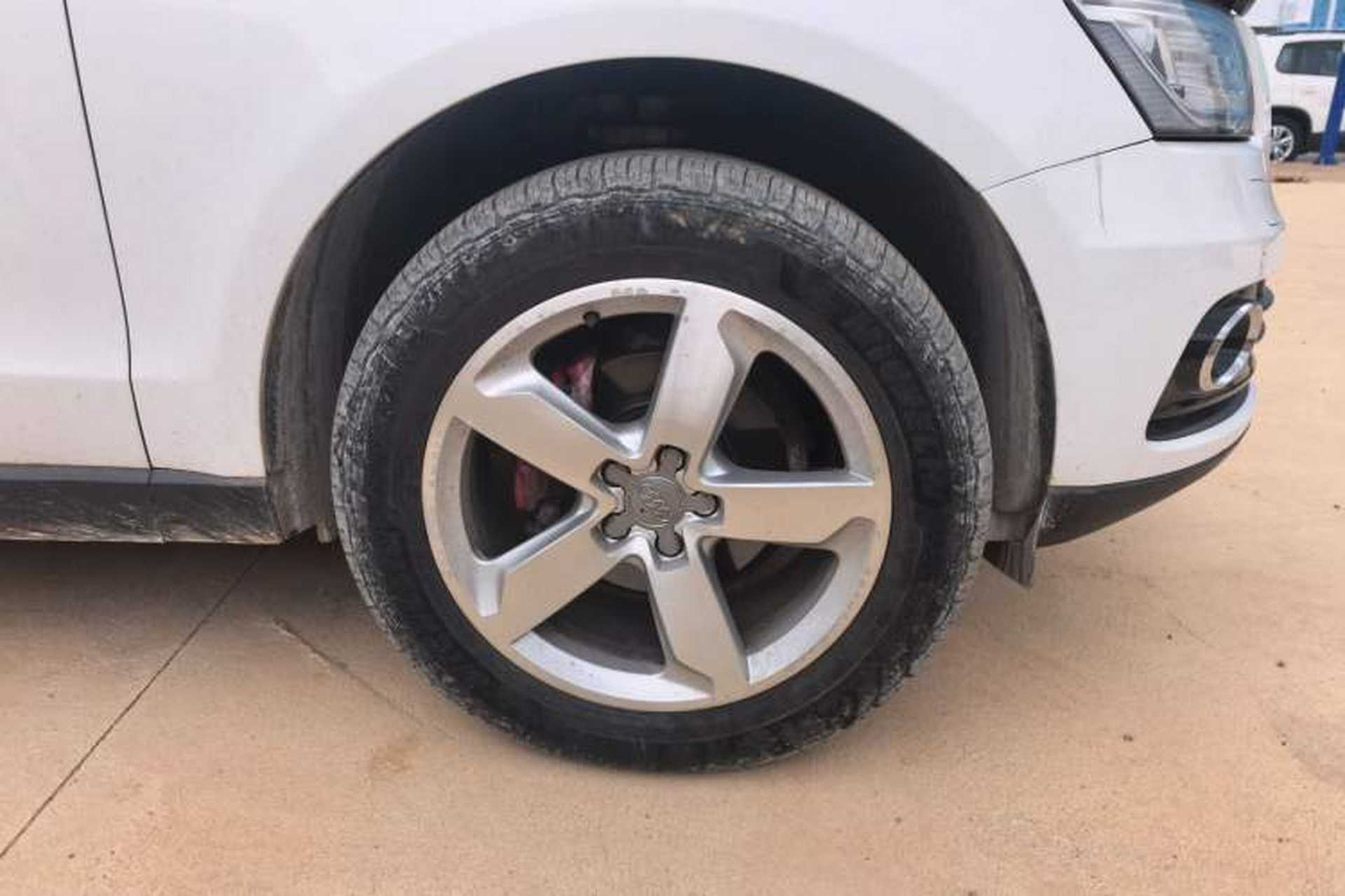 Used Audi Q5 2013 40 TFSI Comfort Edition Right Front Wheel Hub