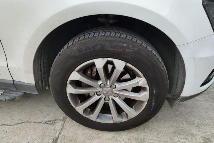 Used Audi Q5 2013 40 TFSI Technology Edition Right Front Wheel Hub