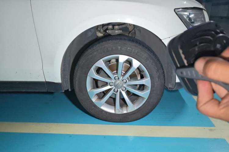 Used Audi Q5 2013 40 TFSI Technology Edition Right Front Wheel Hub