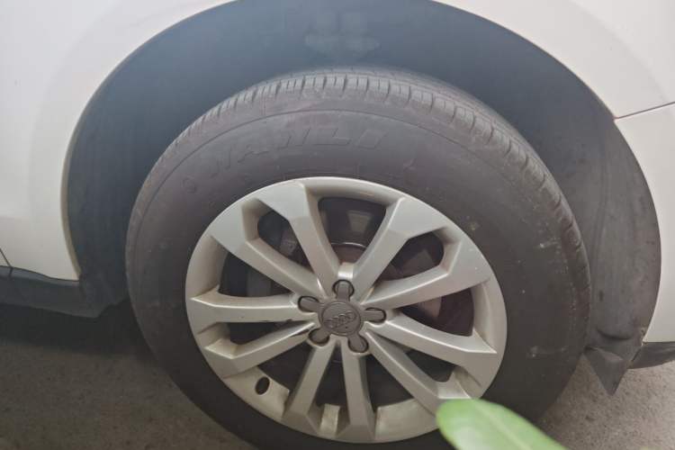 Used Audi Q5 2013 40 TFSI Ambition Right Front Wheel Hub