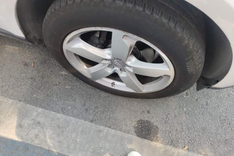Used Audi Q5 2013 40 TFSI Comfort Edition Right Front Wheel Hub