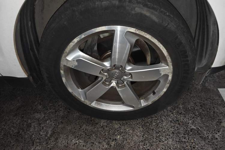 Used Audi Q5 2013 40 TFSI Comfort Edition Right Front Wheel Hub