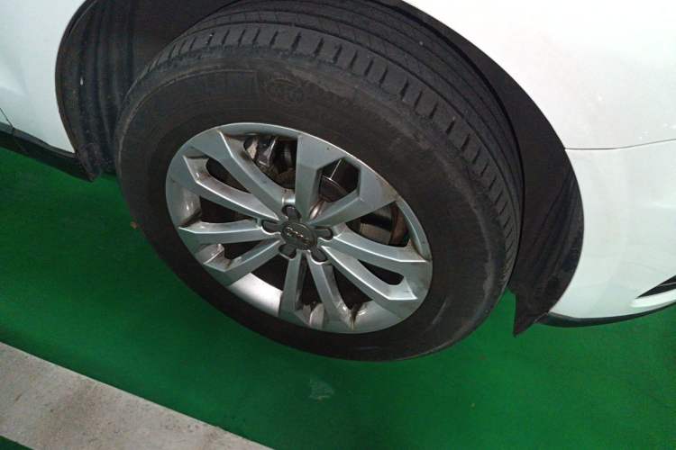 Used Audi Q5 2013 40 TFSI Technology Edition Right Front Wheel Hub