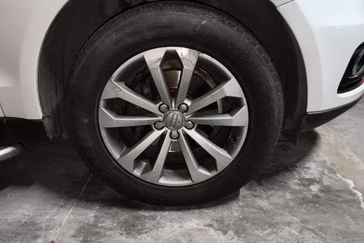 Used Audi Q5 2013 40 TFSI Technology Edition Right Front Wheel Hub