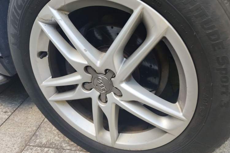 Used Audi Q5 2013 40 TFSI Ambition Right Front Wheel Hub