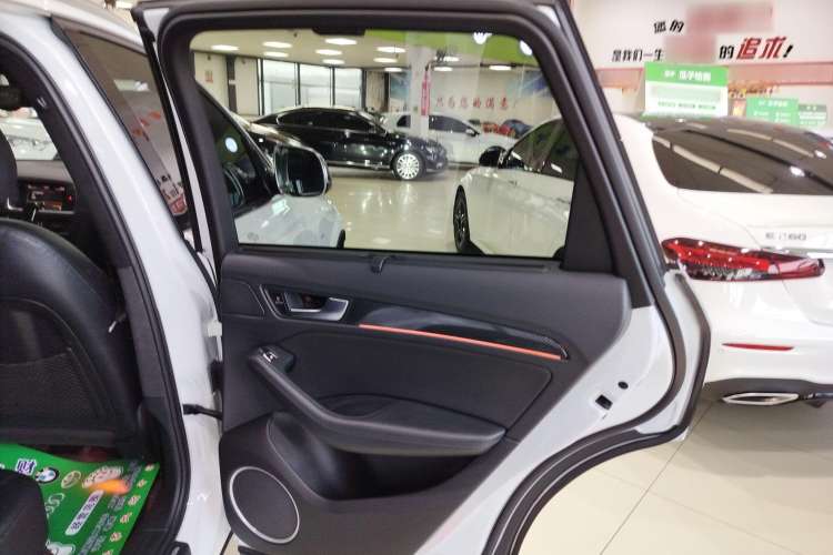 Used Audi Q5 2013 45 TFSI quattro Sport Edition Right Rear Door Interior