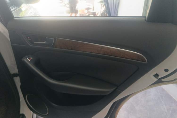 Used Audi Q5 2013 40 TFSI Comfort Edition Right Rear Door Interior