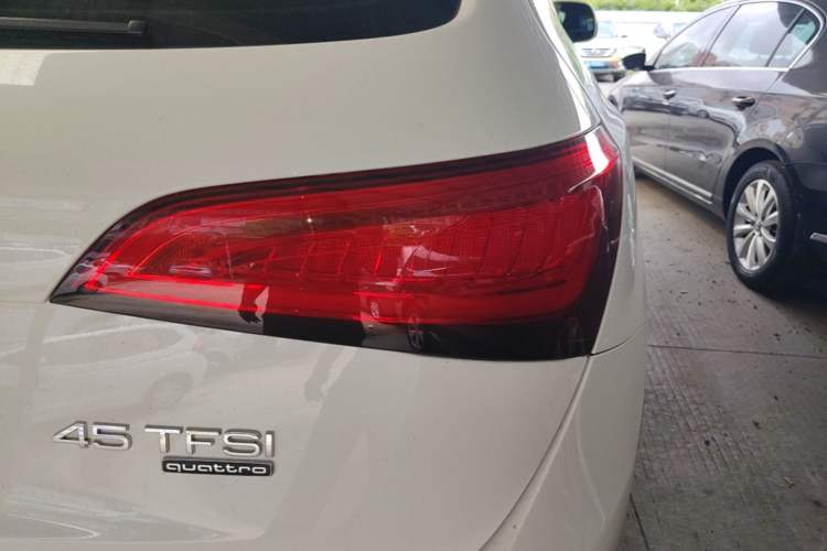 Used Audi Q5 2013 45 TFSI quattro Sport Edition Right Rear Taillight