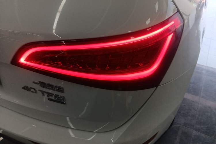 Used Audi Q5 2013 40 TFSI Comfort Edition Right Rear Taillight