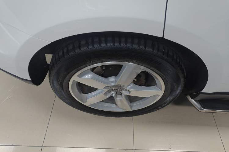 Used Audi Q5 2013 40 TFSI Comfort Edition Right Rear Wheel Hub