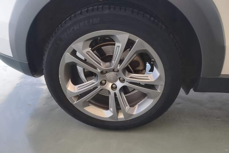 Used Audi Q5 2013 45 TFSI quattro off-road version Right Rear Wheel Hub