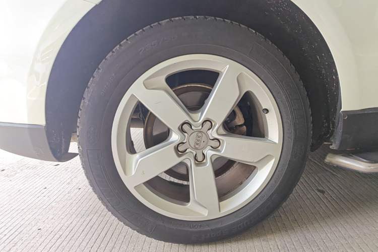Used Audi Q5 2013 40 TFSI Comfort Edition Right Rear Wheel Hub