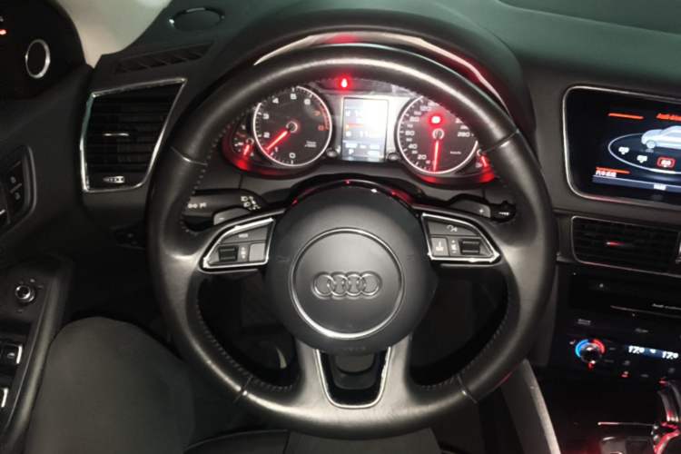 Used Audi Q5 2013 45 TFSI quattro Sport Edition Steering Wheel