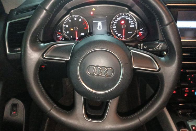 Used Audi Q5 2013 40 TFSI Ambition Steering Wheel