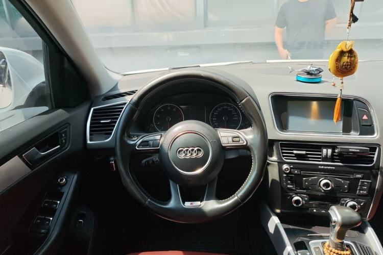 Used Audi Q5 2013 40 TFSI Technology Edition Steering Wheel