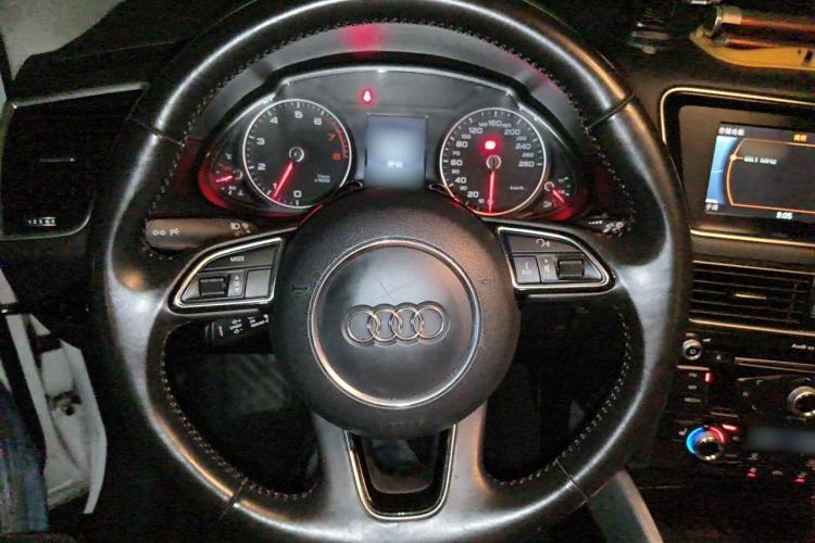 Used Audi Q5 2013 40 TFSI Technology Edition Steering Wheel