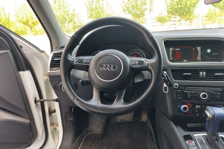 Used Audi Q5 2013 40 TFSI Technology Edition Steering Wheel
