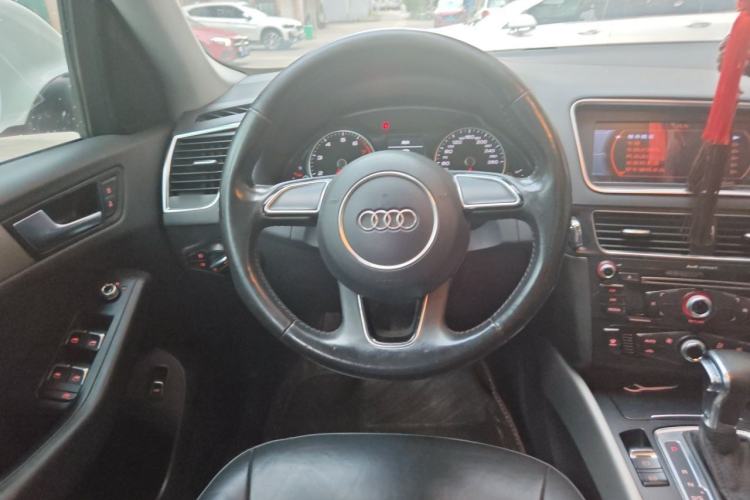 Used Audi Q5 2013 40 TFSI Ambition Steering Wheel