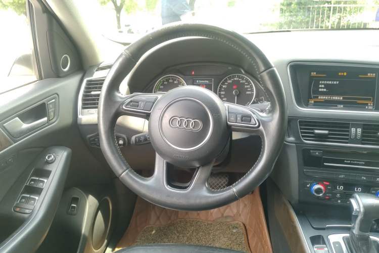Used Audi Q5 2013 40 TFSI hybrid Steering Wheel