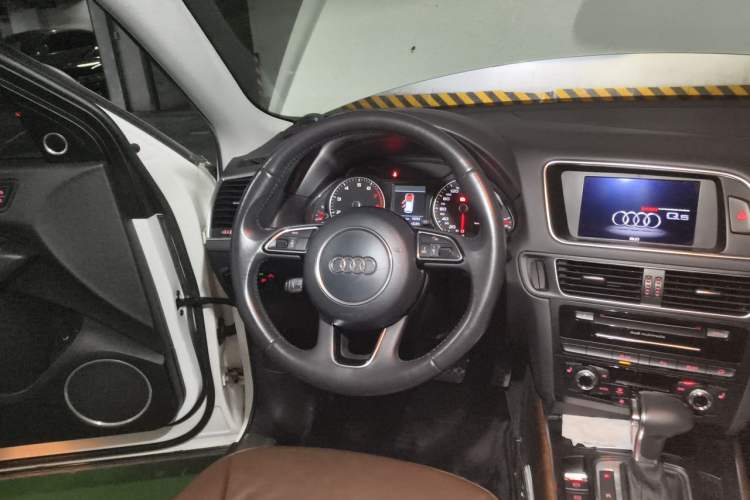 Used Audi Q5 2013 40 TFSI Comfort Edition Steering Wheel