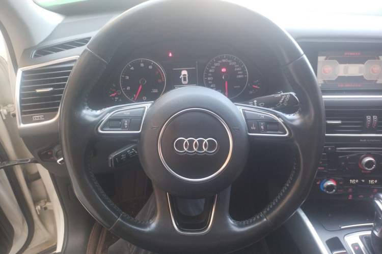 Used Audi Q5 2013 40 TFSI Technology Edition Steering Wheel