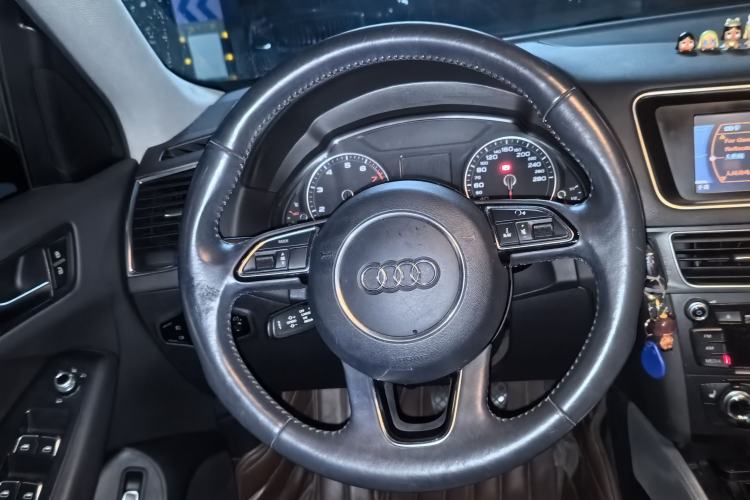 Used Audi Q5 2013 40 TFSI Technology Edition Steering Wheel