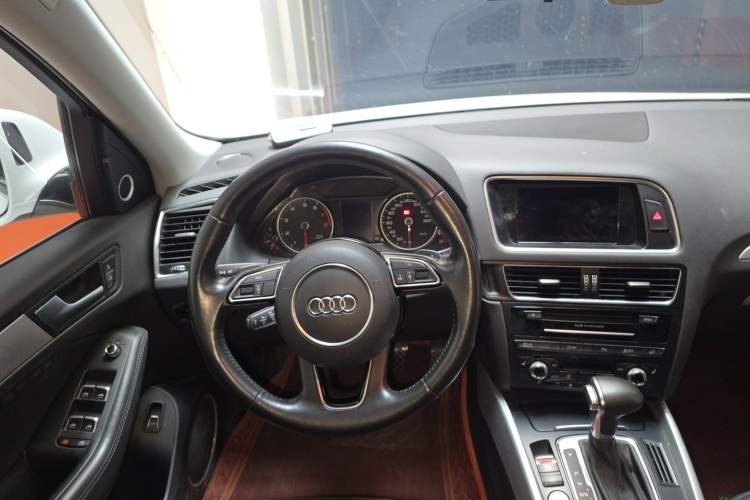 Used Audi Q5 2013 45 TFSI quattro Sport Edition Steering Wheel