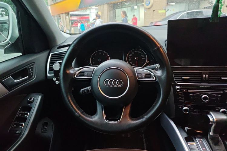 Used Audi Q5 2013 40 TFSI Ambition Steering Wheel