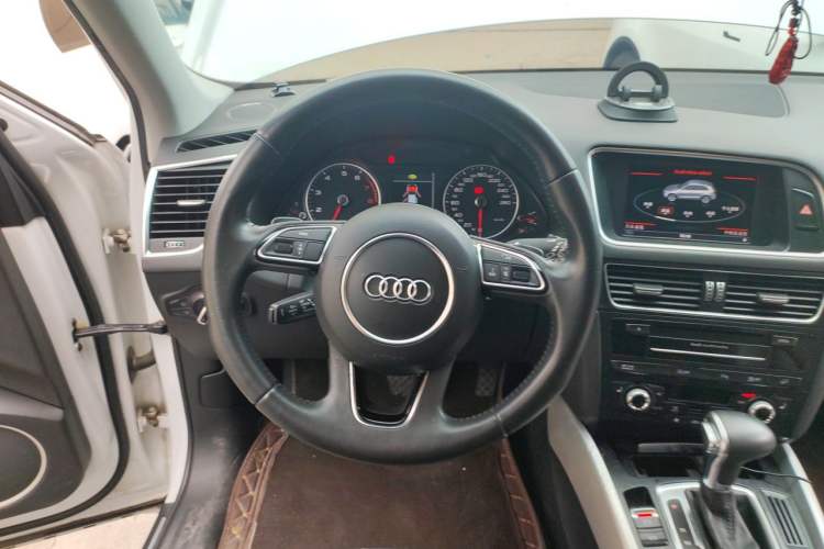 Used Audi Q5 2013 45 TFSI quattro Sport Edition Steering Wheel