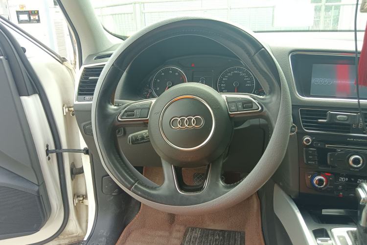 Used Audi Q5 2013 40 TFSI Technology Edition Steering Wheel