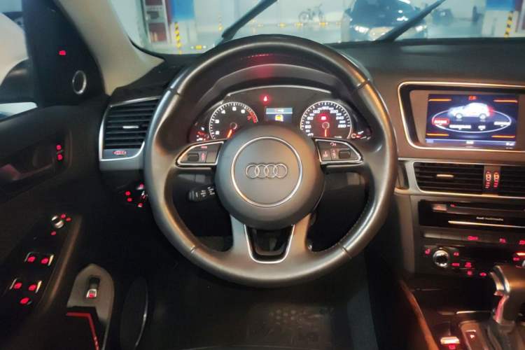 Used Audi Q5 2013 40 TFSI Comfort Edition Steering Wheel