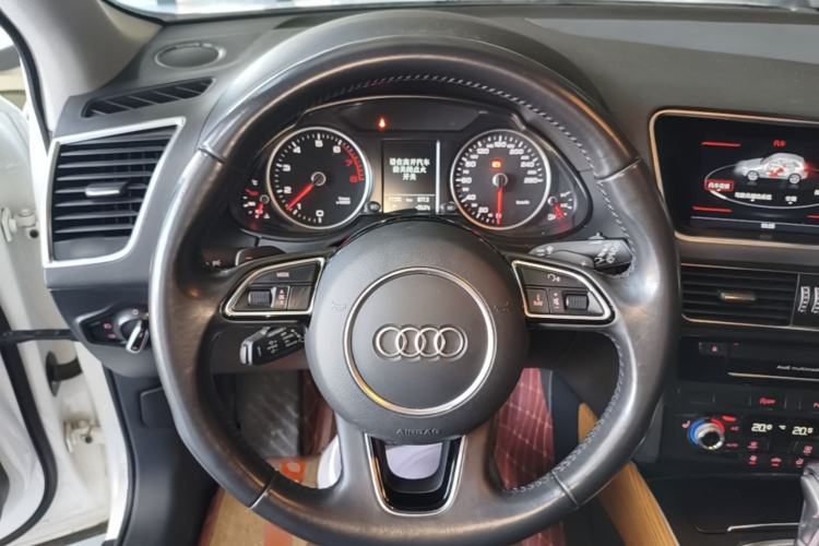 Used Audi Q5 2013 45 TFSI quattro off-road version Steering Wheel