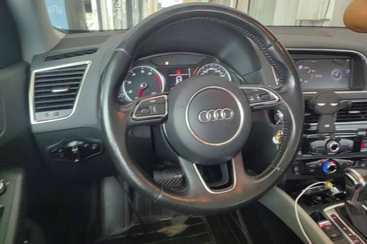 Used Audi Q5 2013 40 TFSI Ambition Steering Wheel