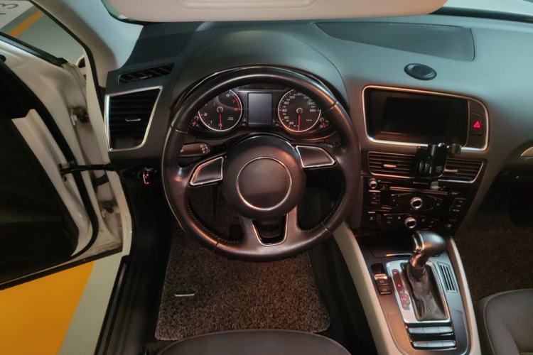 Used Audi Q5 2013 40 TFSI Ambition Steering Wheel