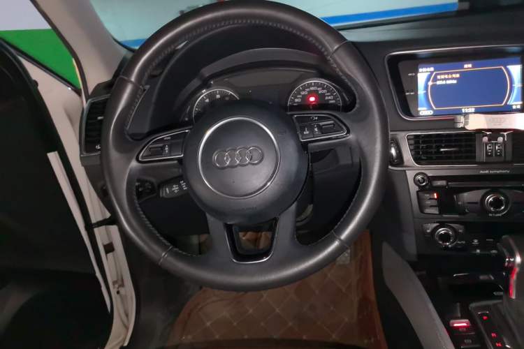 Used Audi Q5 2013 40 TFSI Technology Edition Steering Wheel