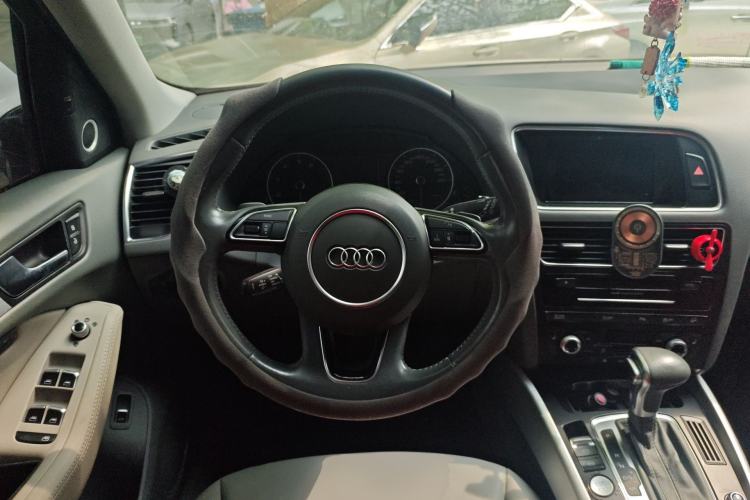 Used Audi Q5 2013 45 TFSI quattro Sport Edition Steering Wheel
