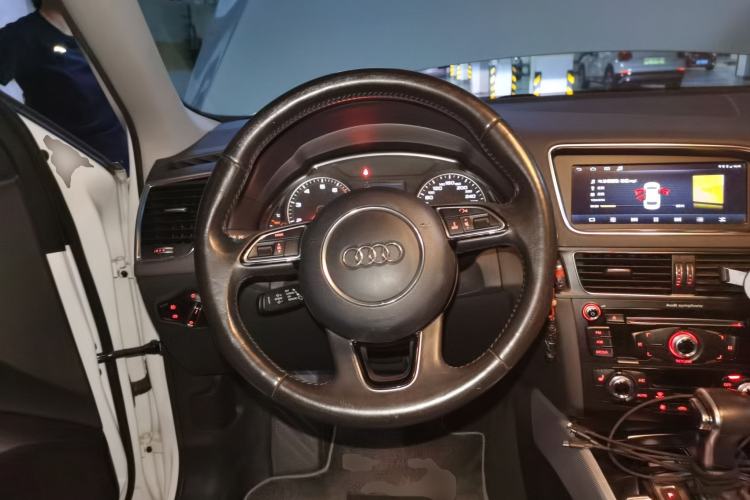 Used Audi Q5 2013 40 TFSI Technology Edition Steering Wheel