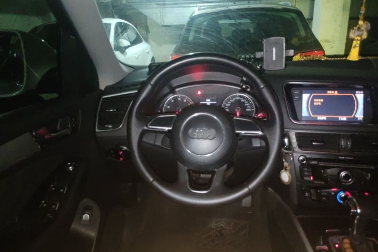 Used Audi Q5 2013 40 TFSI Ambition Steering Wheel