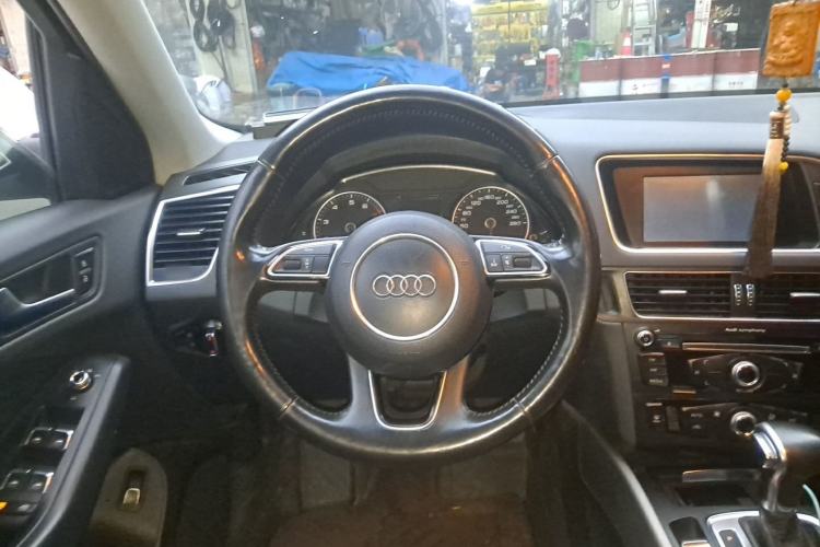 Used Audi Q5 2013 40 TFSI Ambition Steering Wheel