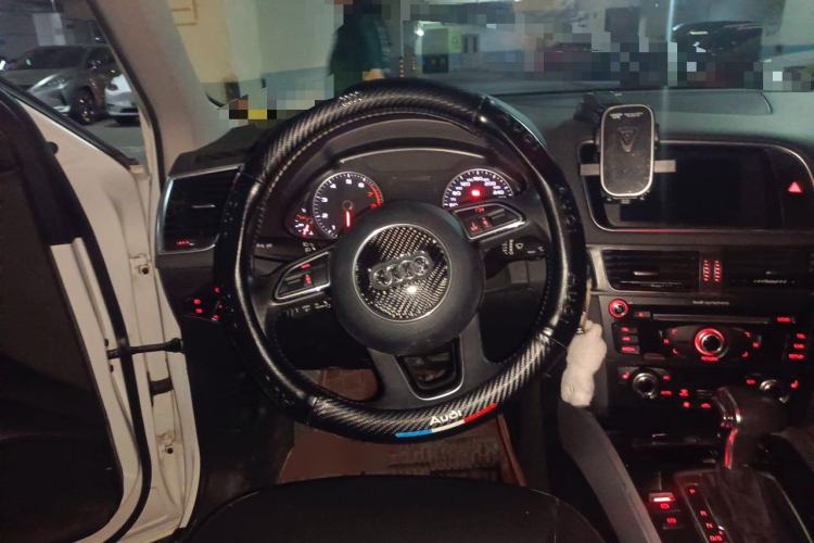 Used Audi Q5 2013 40 TFSI Technology Edition Steering Wheel