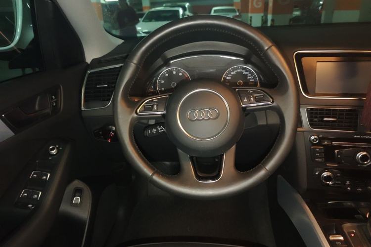 Used Audi Q5 2013 40 TFSI Technology Edition Steering Wheel